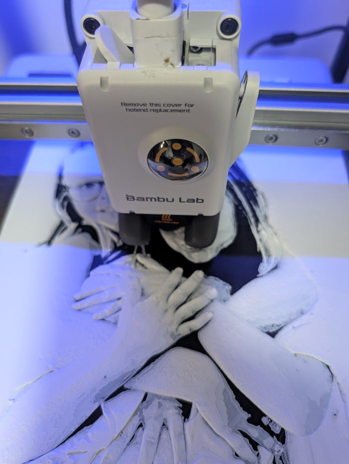 Impression 3D en cours dans l'atelier